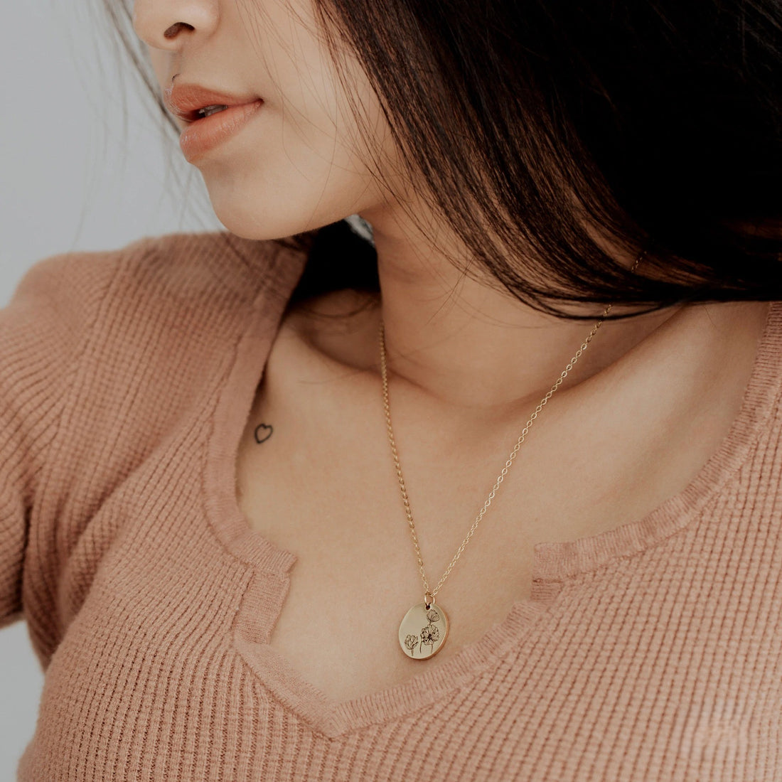 Birth Flower Necklace — Delicate Personalized Floral Pendant